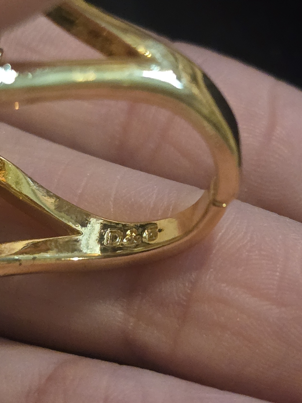 D&G Gold Crystal Ring - Picture 6 of 8